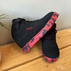 Like New Fila Vulc 13 Mashup Kids Shoes size 13.5  Black Red High Top Sneakers